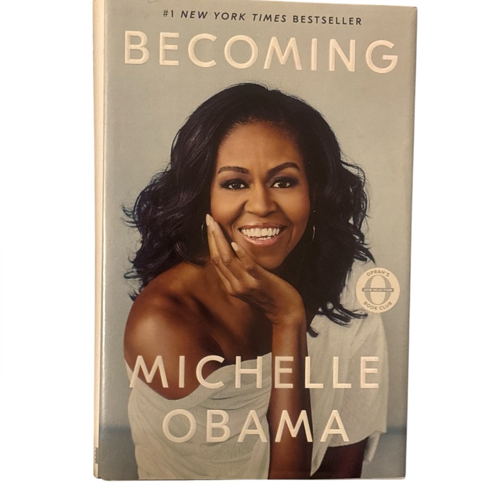 Hardcover BECOMING MICHELLE OBAMA
